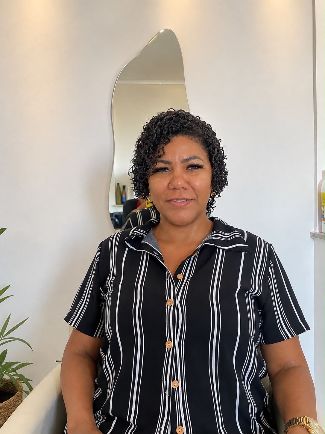Resultado final de Permanente Afro — vista de frente